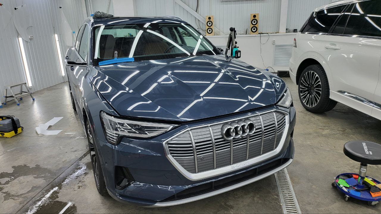 Удаление вмятин без покраски AUDI E-tron